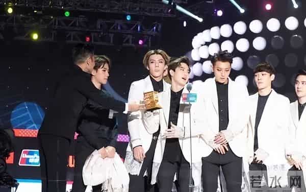 当“中国天王”出席韩国顶级颁奖礼,会是啥场面?网友:砸场子的