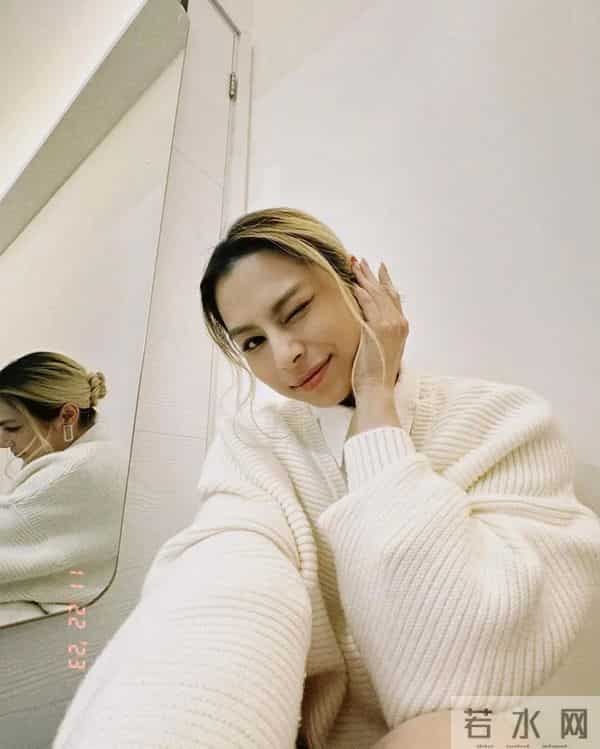 李幸倪来港追梦坚持唱粤语歌,首夺女金奖感触爆哭,曾患抑郁