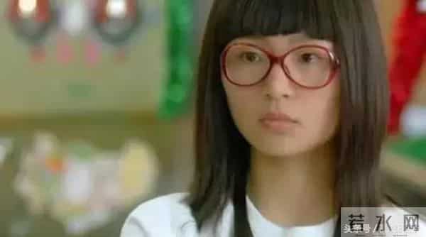 失去了顶极流量的加持,现在的周笔畅却比以前更开心了