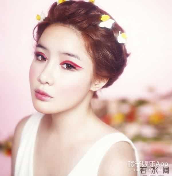 2NE1成军7周年 小姐姐们经典妆发造型编年史!