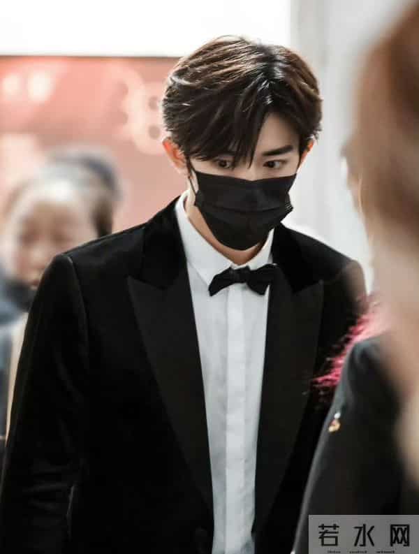 Kimi口罩杀神撞脸千玺!当年喝奶的萌娃,如今帅到不敢认