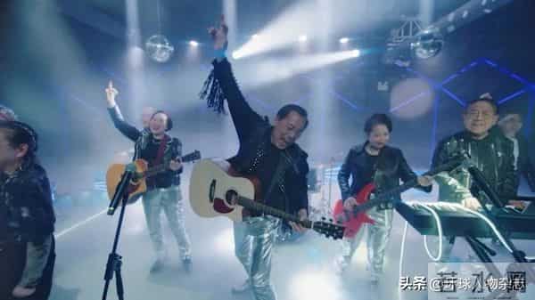 79岁“摇滚奶奶”全网走红,一开口把王菲唱到“肝儿颤”