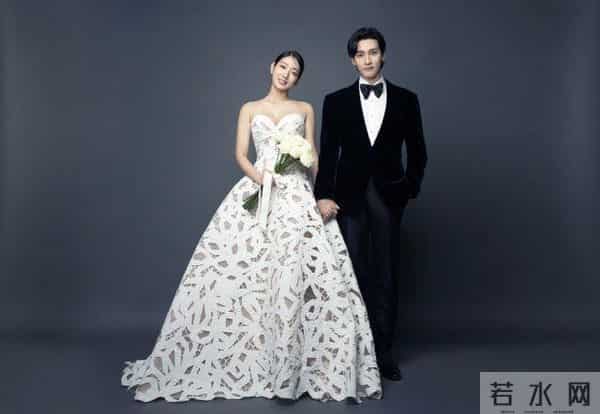 朴信惠今日大婚,婚纱照曝光美如仙子,牵手丈夫崔泰俊笑容甜蜜