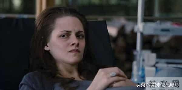 《暮光之城4:破晓(下)》:这本书和电影最大的区别