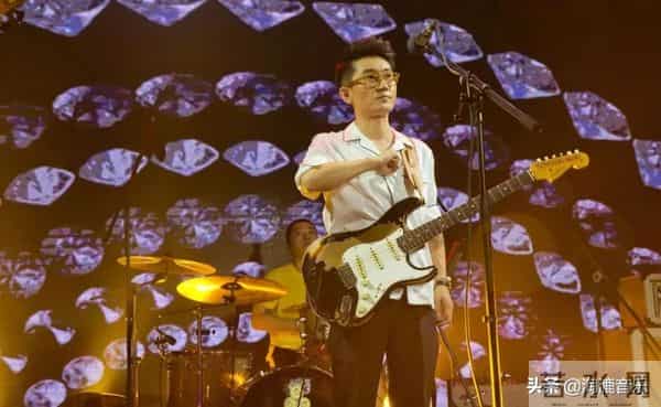 杨坤称他为偶像,幕后打拼8年凭一首歌走红,经历比李荣浩还惨