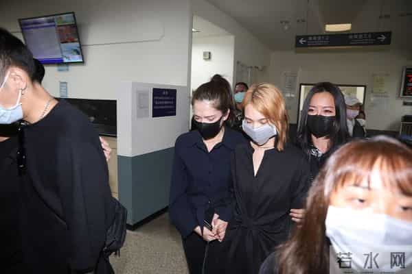 黄鸿升火化,杨丞琳、许玮甯送别最后一程