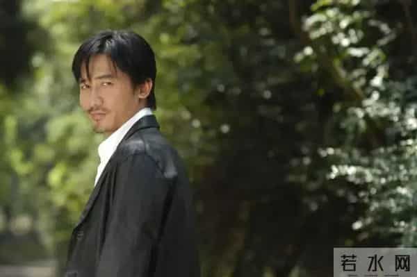 60岁刘嘉玲晒与梁朝伟、陈冠希合照,网友惊呼:梦回《无间道》!