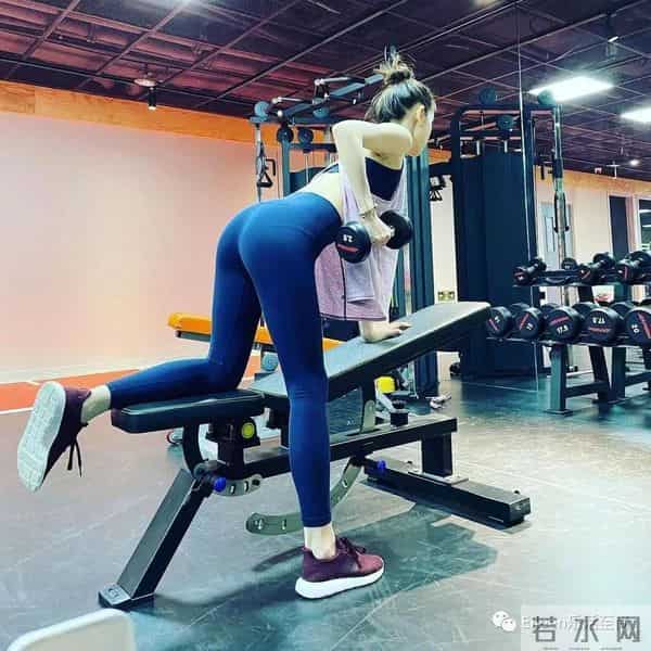 合影被裁？奶茶妹妹的千亿名媛晋级路还有多长？