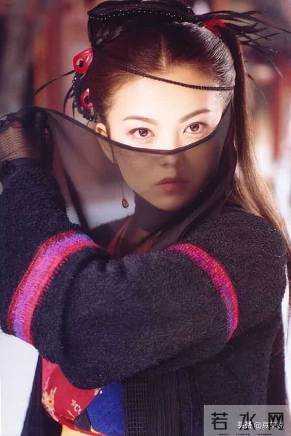 博主模仿李湘冲上热搜,李湘发文晒瘦身照回击,看来她也坐不住了