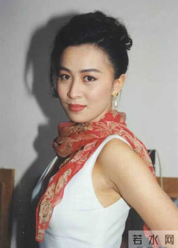 1990年刘嘉玲被3名男子绑架,12年后绑匪泄露了她的裸照