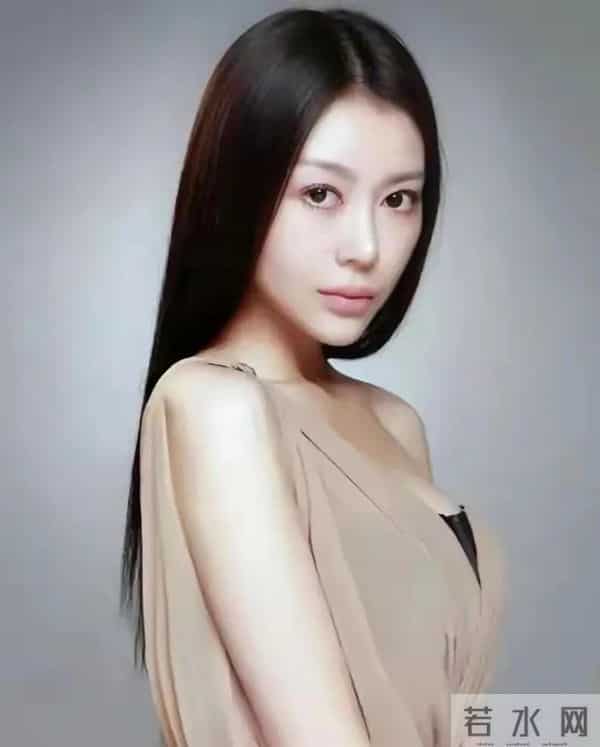 “性感女神”巩新亮