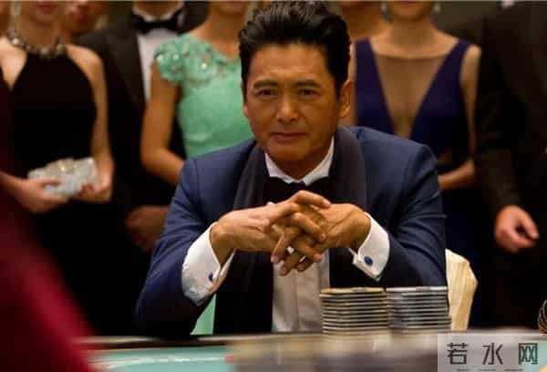 钦佩，周润发一生中四次下跪，每一次都跪得有理有据