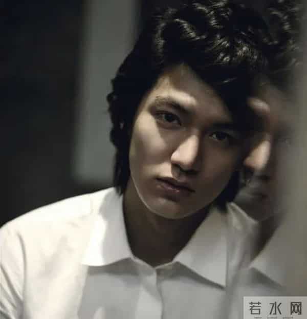 李敏镐又肿了？5年前就被吐槽发腮，离开“国民初恋”36岁仍单身