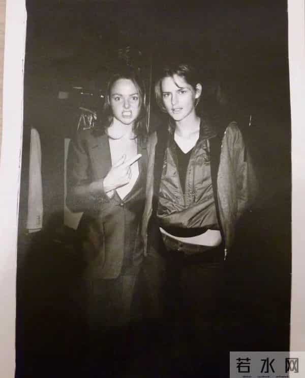 英国“贵族”超模突然离世!雌雄同体的美惊艳世人,曾是老佛爷挚爱…