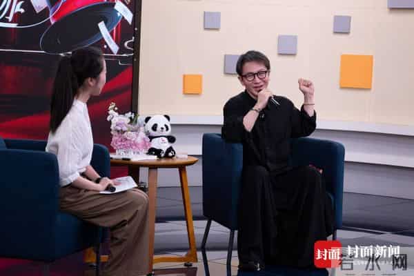 刘谦“空降”封面会客厅 再现“见证奇迹”时刻