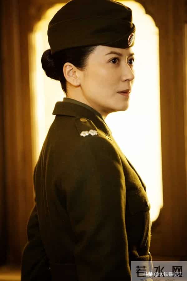 矫揉造作就别演军旅剧了，这8位女星告诉你，什么叫飒爽军人气质