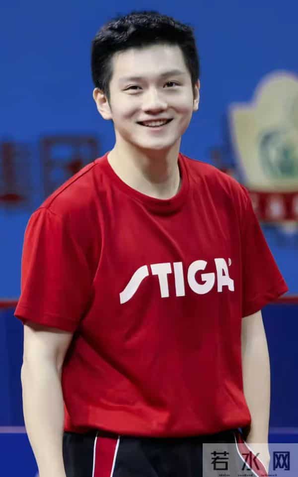 樊振东：泪目！再不是说2025年结婚的小胖！赢球后不忘吐槽自己