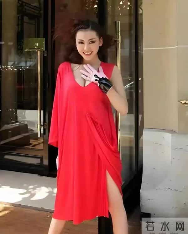 “性感女神”巩新亮