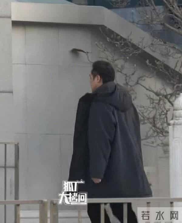 罗晋沉默送父，唐嫣全程陪护，明道早到无言