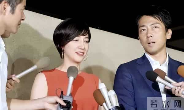 日本最美混血主播：名人二代收割机，42岁挺着孕肚嫁前首相之子_0