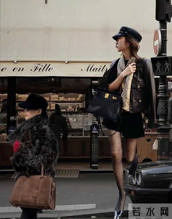 秋冬很火穿搭,毛领短外套+灰内搭+深灰阔腿裤,是“都市精英模板