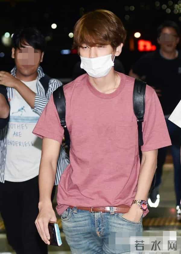 EXO赴夏威夷参加SM度假旅游 灿烈心情好伯贤略显疲惫组