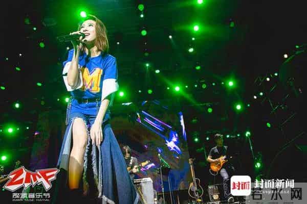 独家专访戴佩妮：女孩四十 被爱洗涤后盛开的野蔷薇