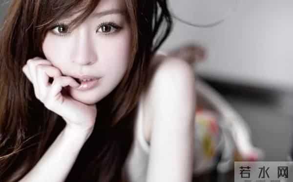 她一出道就是少男杀手，曾因一首《当你》爆红！17年过去，有多少人还在听她的歌？