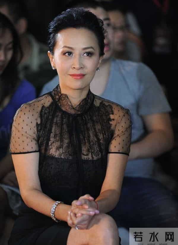 伊能静晒儿女合照 称作为母亲有爱的能力