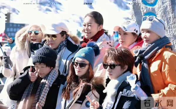 《一路繁花》高开低走最新几期无看点,倪萍、向太车内抽烟惹争议