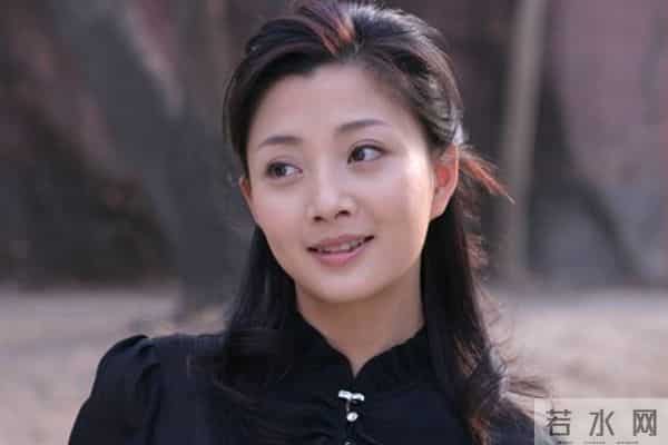 殷桃的坎坷情史：深陷包养门的同时，还被搅进两男三女的爱恨纠葛