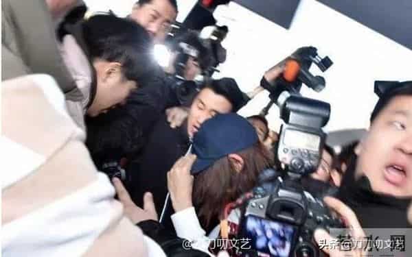 郑俊英退圈不算完,3年前案件被疑毁灭证据,粉丝:祝他牢底坐穿