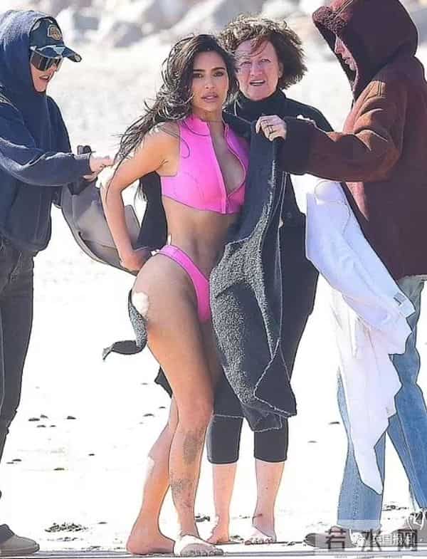 金卡戴珊离婚又分手后变化超大！素颜出镜惊呆网友，参演爆火美剧