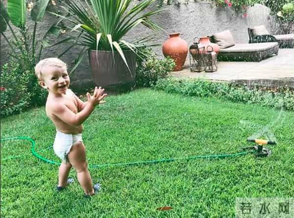 明星扎堆明年早春生产,余文乐炫妻失手!高龄孕妇喜怀第一胎