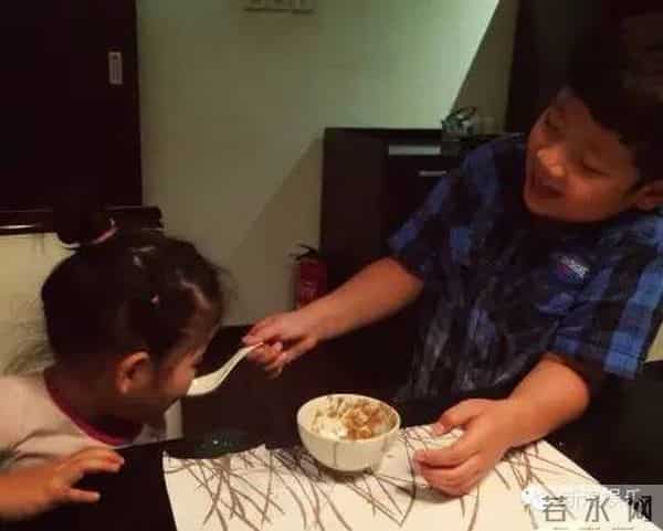 天天哄妹妹好苏,千玺搂弟弟暖炸...小小年纪的他们都成了别人家的哥哥