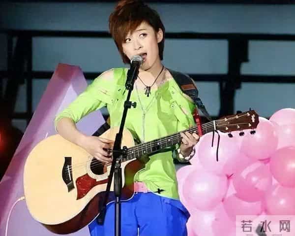 曾轶可:把导师给气离场,凭一首《狮子座》走红,借“炒作”大火