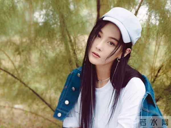 张馨予上位史：从“黑料女王”到荣誉军嫂，她如何“一嫁改命”？