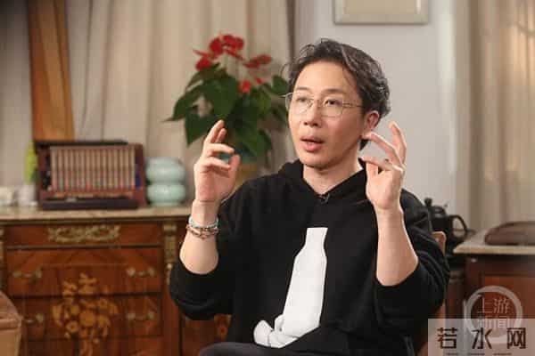 刘谦抗癌成功第七次上春晚，有网友发帖自称解密了他的魔术《画蛇添福》