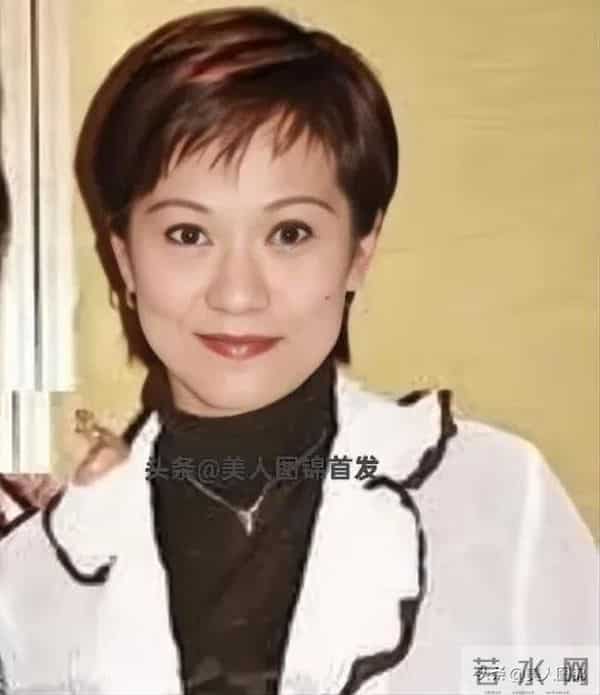 郭靖师傅~斑斑,主持过央视春晚,前夫惠天赐,姐姐森森