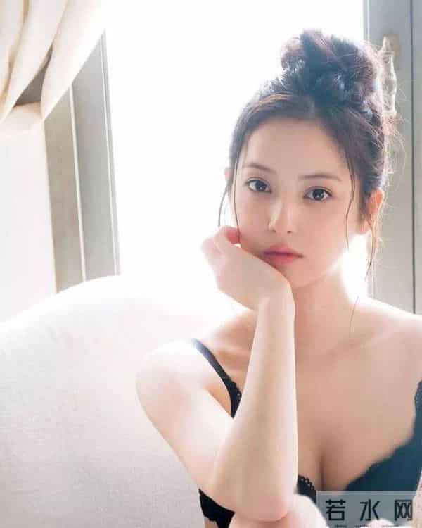 大家都说她日本演技最差的女优，但是看脸就原谅她了