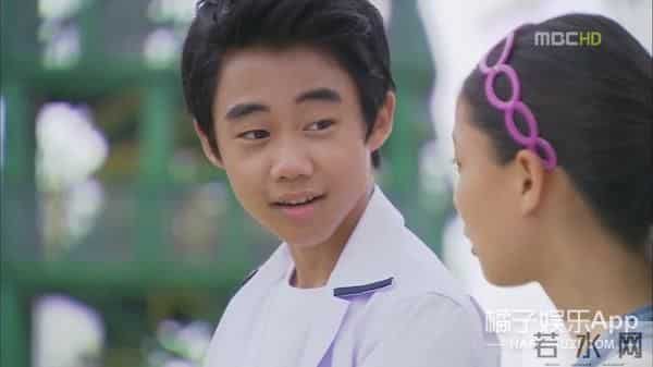 7年了，《花样男子》里金丝草的萌弟弟，现在竟然长这样！