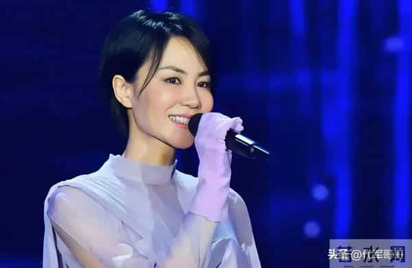 北京那一夜，“跌落神坛”的王菲，让所有人见识了她的江湖地位