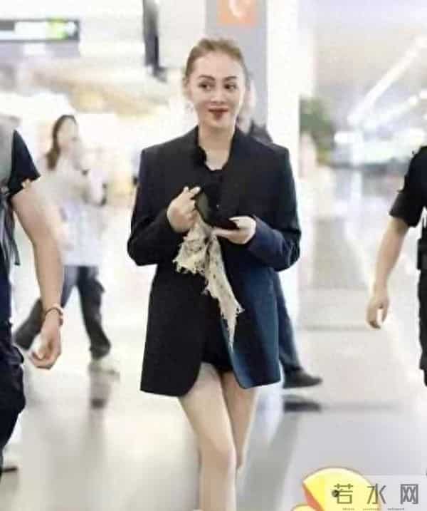 宁静直播“大尺度”脱衣,前一秒正经主播,后一秒全场炸锅!