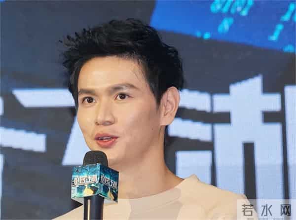 国羽鲍春来：一生挚爱罗雪娟，她嫁富豪生一对儿女，他40岁仍单身