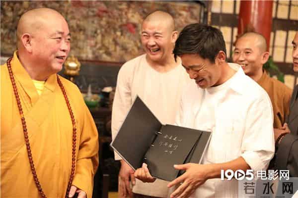 王宝强百花奖直播重回少林寺 感念师恩现场比武