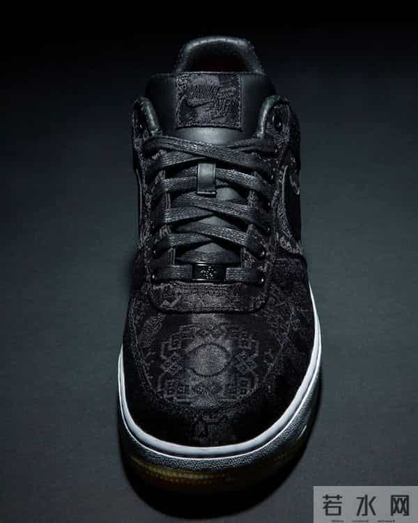 冠希亲晒黑丝绸全撕开效果！Kevin Poon 上脚演绎