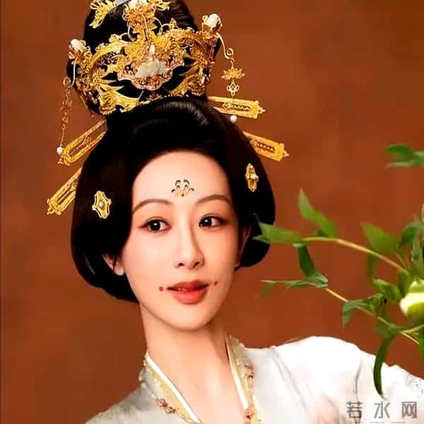 枭起青壤遭审判,穿睡衣、露大腿、打戏像调情,迪丽热巴跟着遭殃