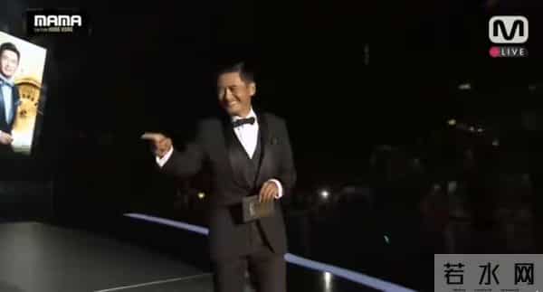 十年之约!周润发再登MAMA舞台,与杨紫琼组“王炸组合”