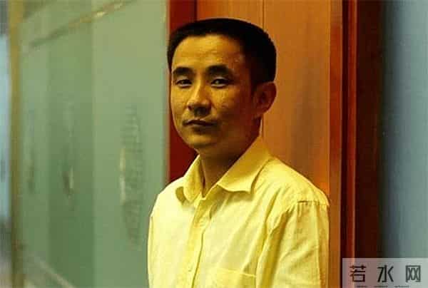 前江西首富欠下700亿,套现61亿带女星出逃,父亲受打击因病去世