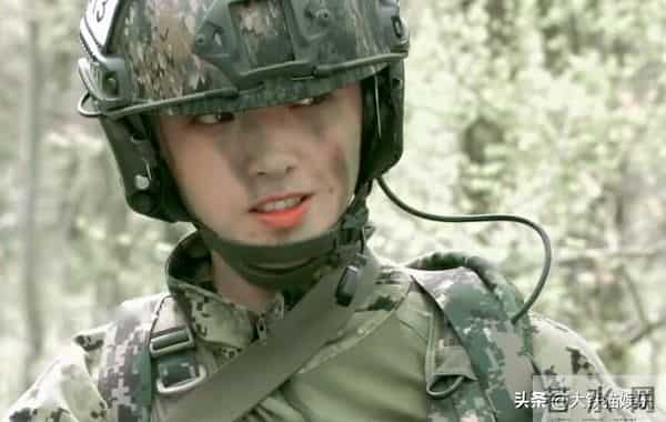 矫揉造作就别演军旅剧了，这8位女星告诉你，什么叫飒爽军人气质